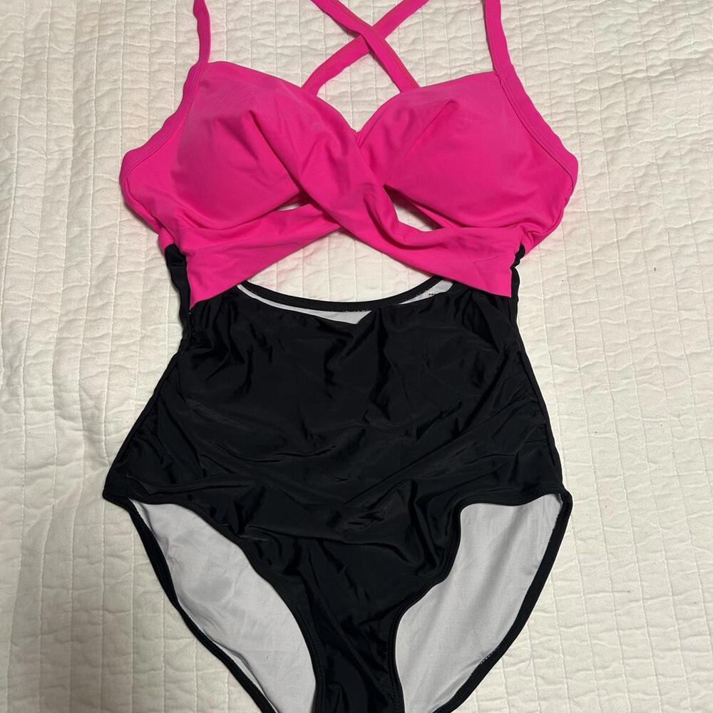 🔥 Pink & Black One Piece Swimsuit 🔥